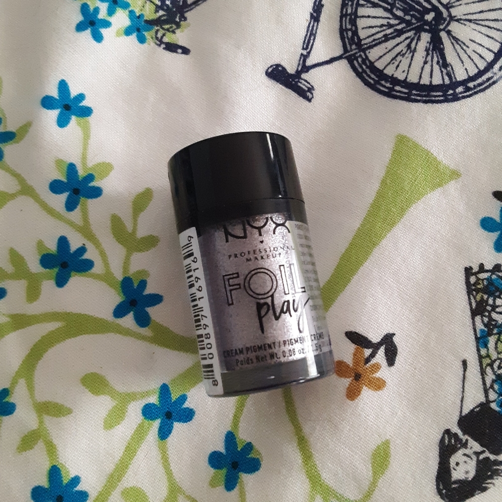 Nyx foil play fine loose glitter